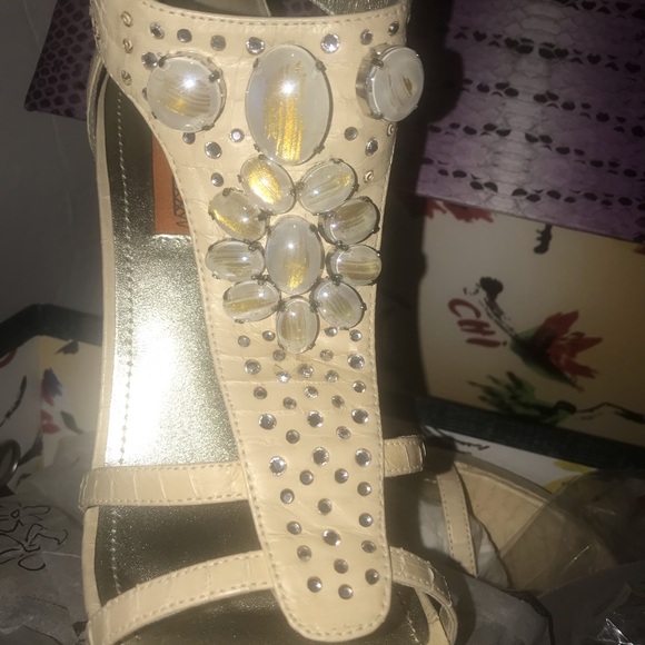 Woman Chi Carlos Falchi Stiletto Cream Snake Rhinestone Cabochon T strap 8.5 NIB - Picture 9 of 16